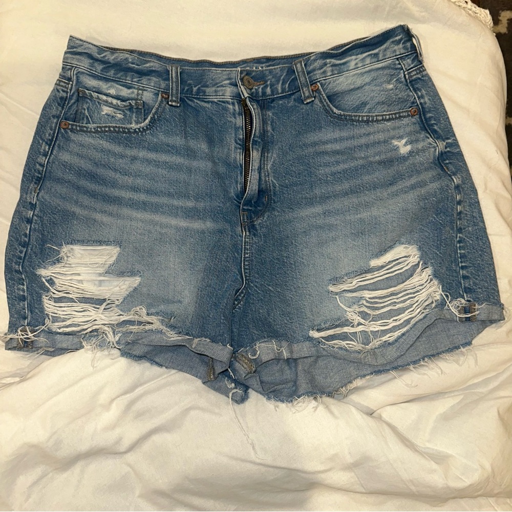 American Eagle, Mom shorts
